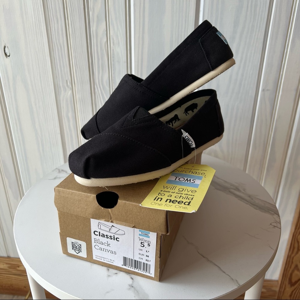 NWT Toms Classic Black Canvas Shoes